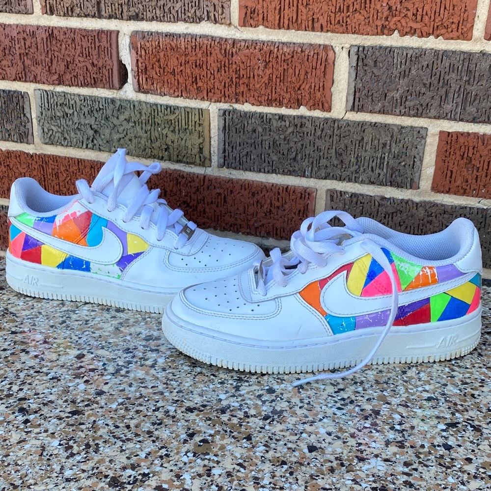 Nike Kids White Low-Top Sneakers with Multicolor Geometric Panels